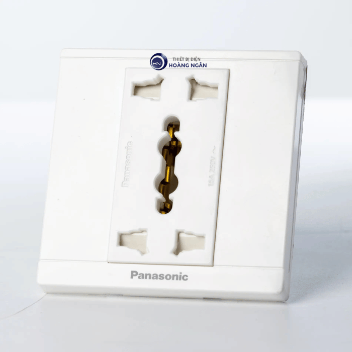 Ổ Cắm Đôi Đa Năng Có Màn Che WEV157207SW WIDE Series Panasonic