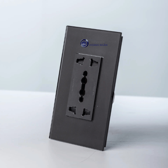 Ổ Cắm Đôi Đa Năng Có Màn Che WEV157207SW WIDE Series Panasonic