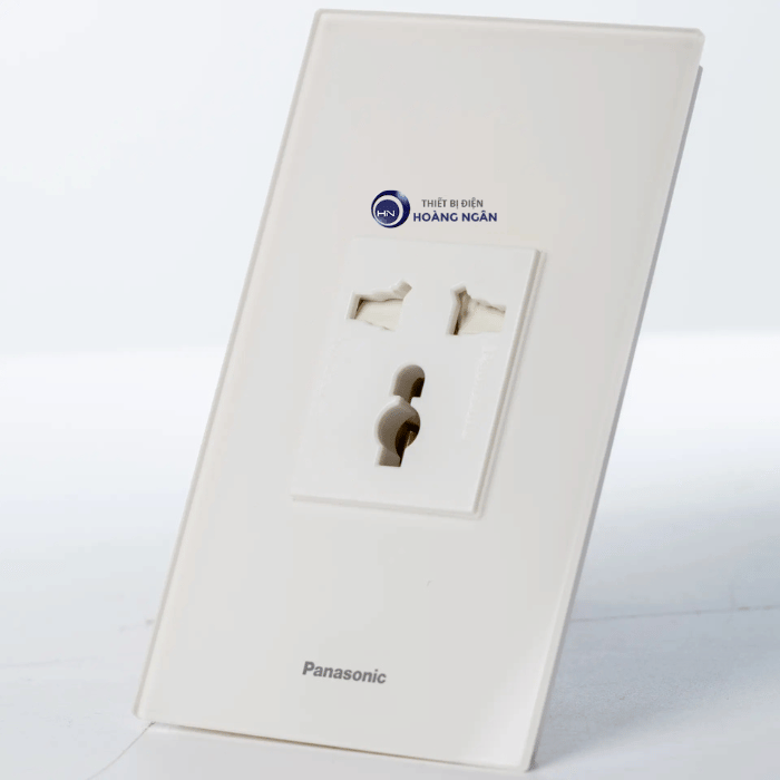 Ổ Cắm 3 Chấu Có Màn Che WEV117107SW Panasonic
