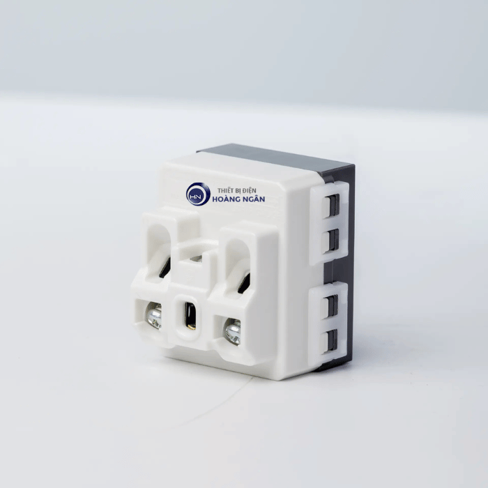 Ổ Cắm 3 Chấu Có Màn Che WEV117107SW Panasonic